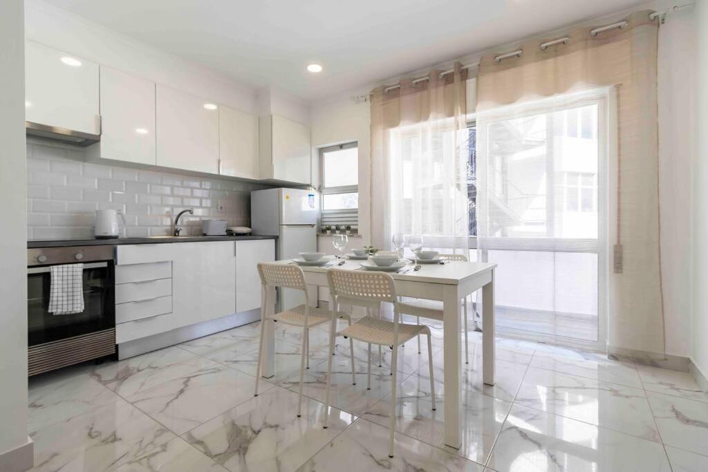 Modern Apartment Beach View Armacao de Pera Exterior photo
